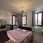 Konukevi Della Comare
